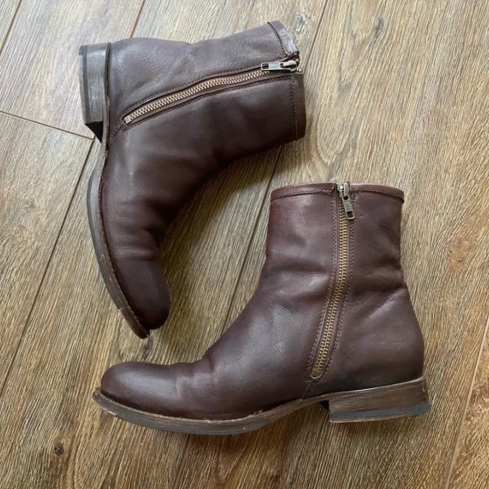 Frye Dark Brown Zip Up Bootie 8.5